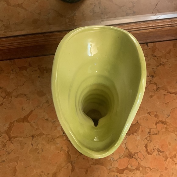 Vintage 1951 Hull Art Pottery Novelties Cornucopia Vase 102 Spiral Shell Planter - Picture 3 of 7